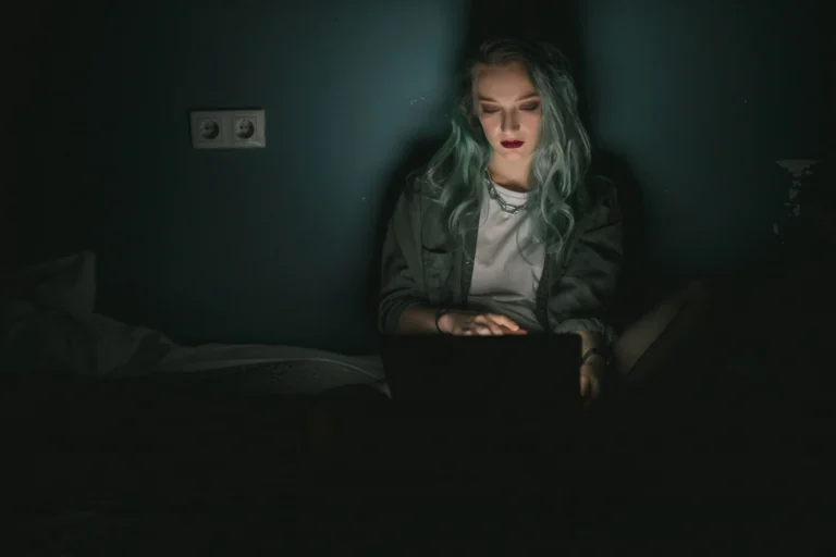 cinsel içerikli sitelere girmenin cezası, porno izlemek suç mu, cinsel içerikli siteye girmenin cezası, yasaklı sitelere giriş